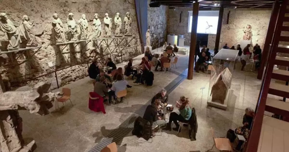 FRIBOURG: Apéro... au musée
