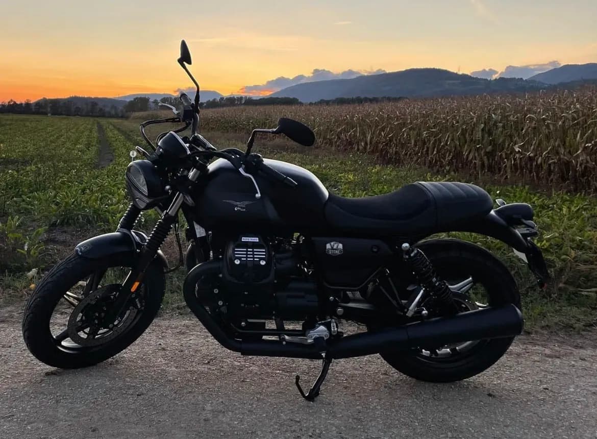 Moto Guzzi V7 Stone - 1