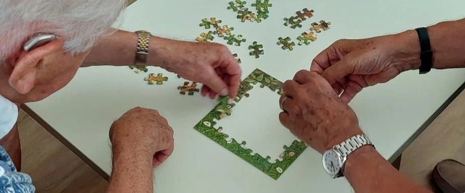 Zeit, die gut tut. Für Menschen mit Demenz. Für Angehörige. Für mehr Lebensqualität. - 1