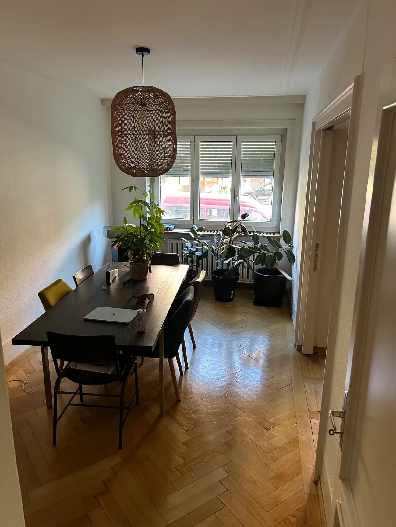 Möbliertes 18m² Zimmer im Kreis 2 / Nähe Bahnhof Enge – Zwischenmiete - 2