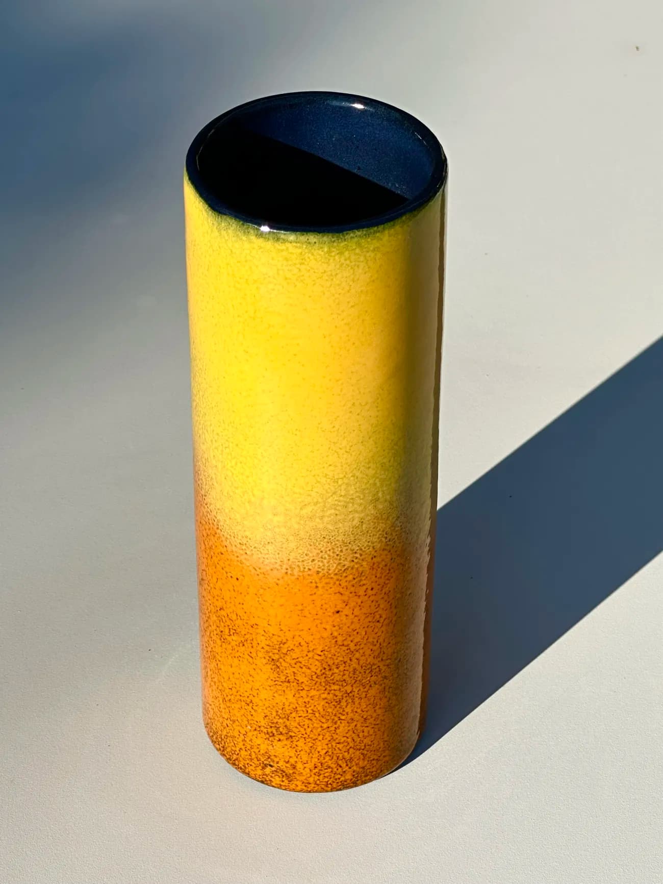 Vase, schlicht orange-gelb. Vintage, Mid-Century, Brutalistisch - 1