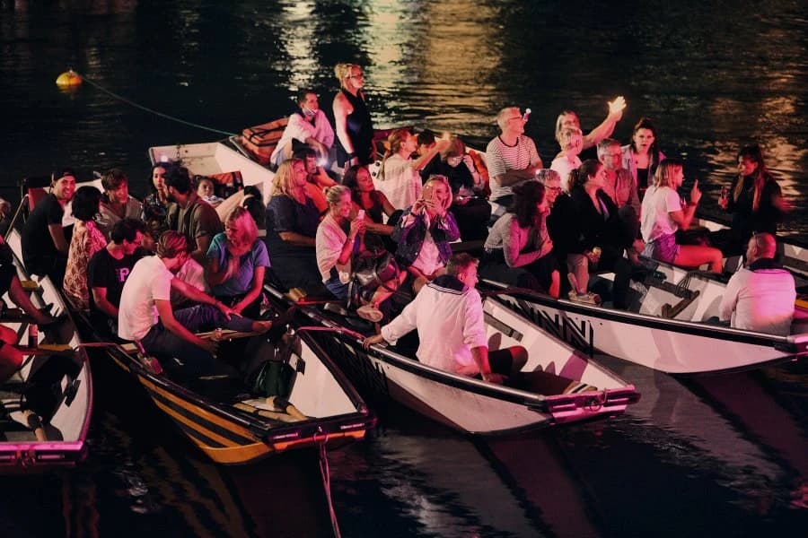 Was schwimmt denn da Schönes im Rhein?