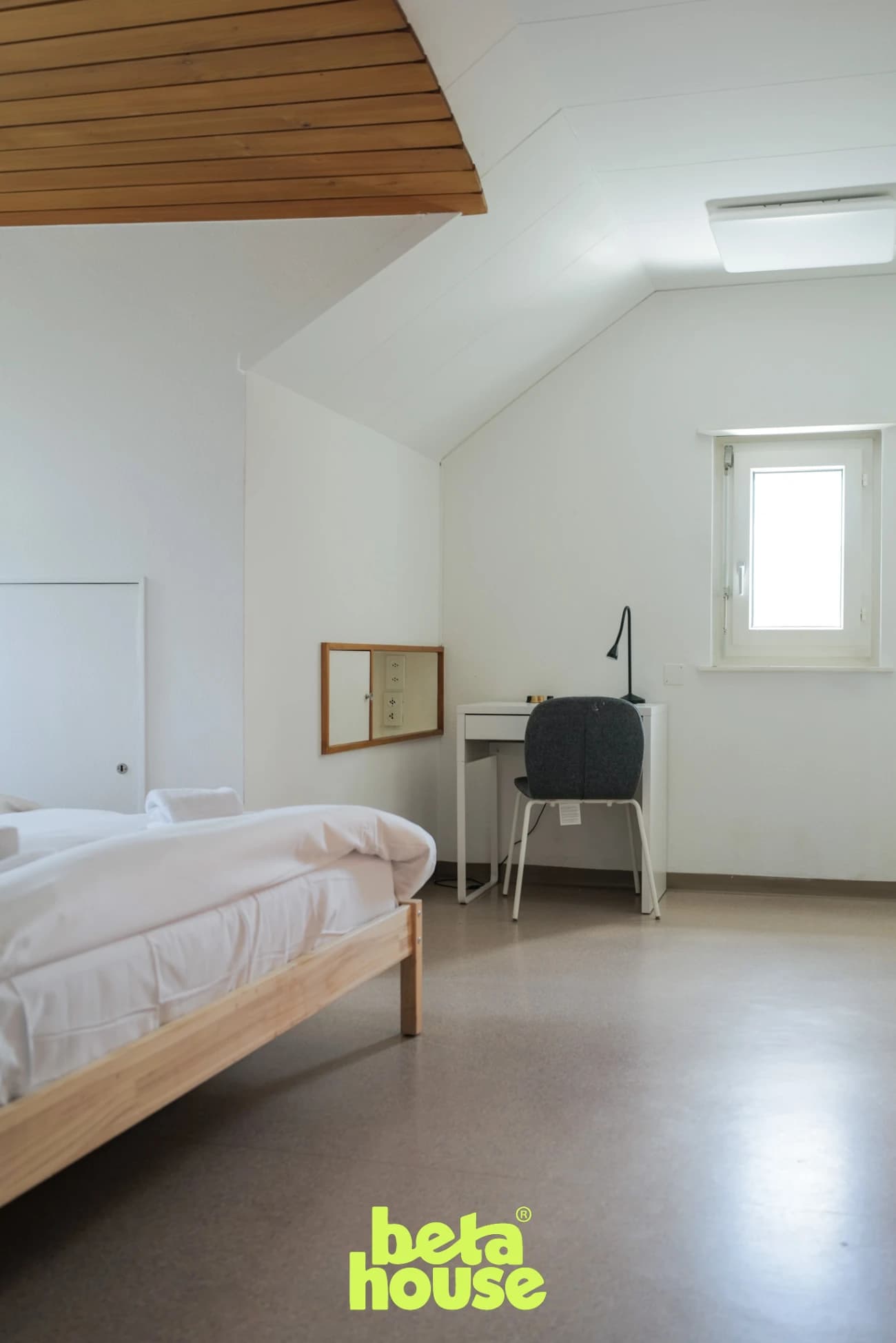 Möbliertes Zimmer im betahouse — Studentenwohnheim am Zürichberg /  Furnished room at betahouse — student housing on Zürichberg - 2