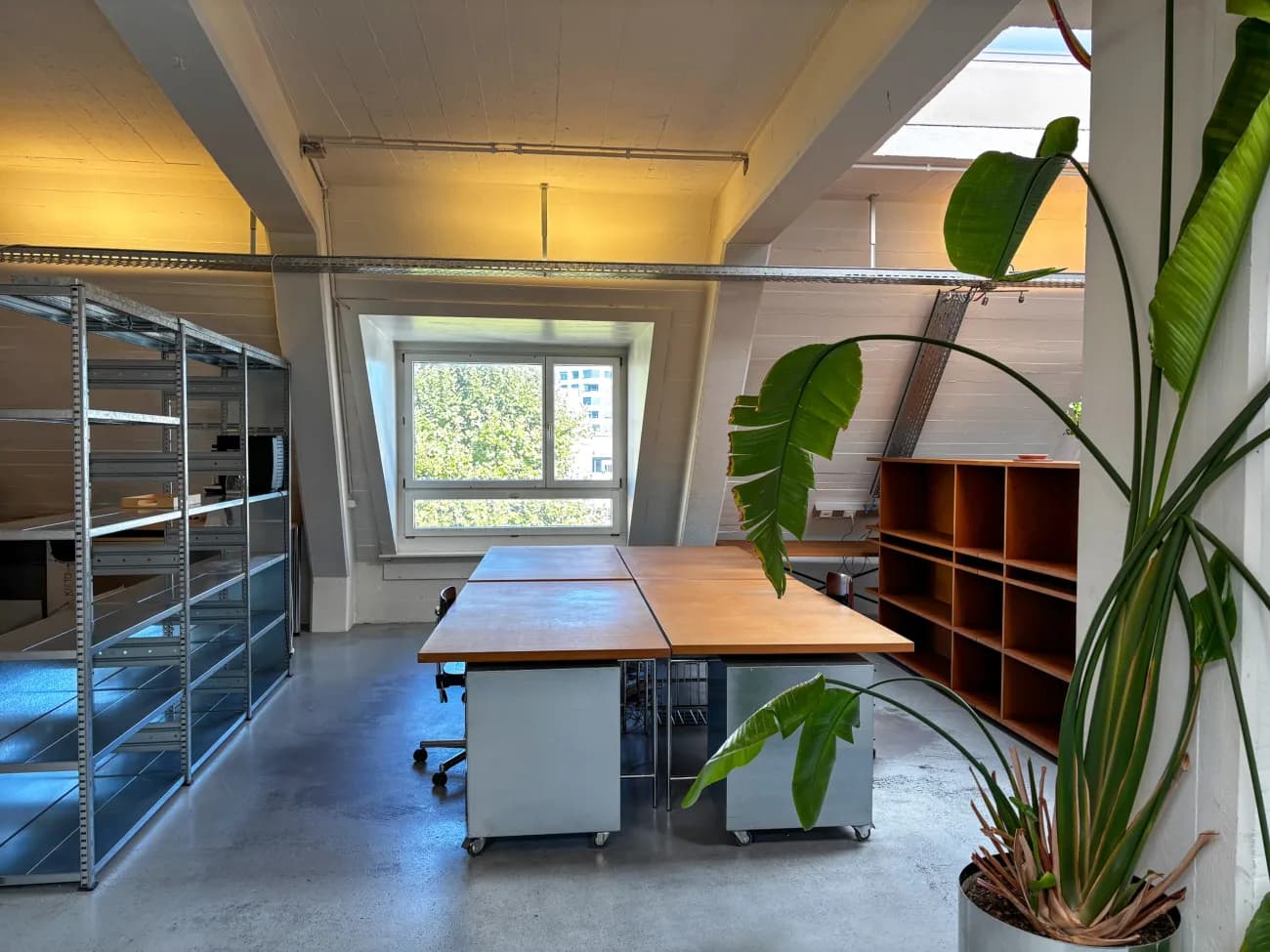 Arbeitsinsel mit 4 Arbeitsplätzen in Architekturbüro Zürich Wiedikon/Binz - 2