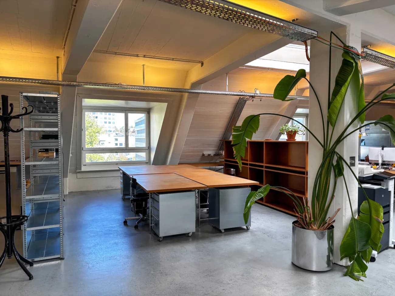 Arbeitsinsel mit 4 Arbeitsplätzen in Architekturbüro Zürich Wiedikon/Binz - 1