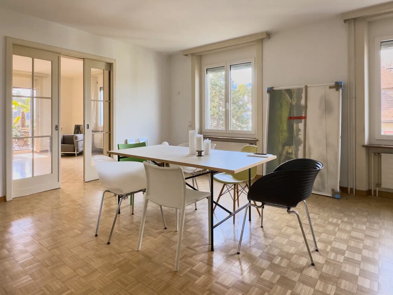 Zwei grosse Zimmer (ca. 45 m²) mit eigenem Balkon – helle Altbauwohnung in Zürich Enge - 1