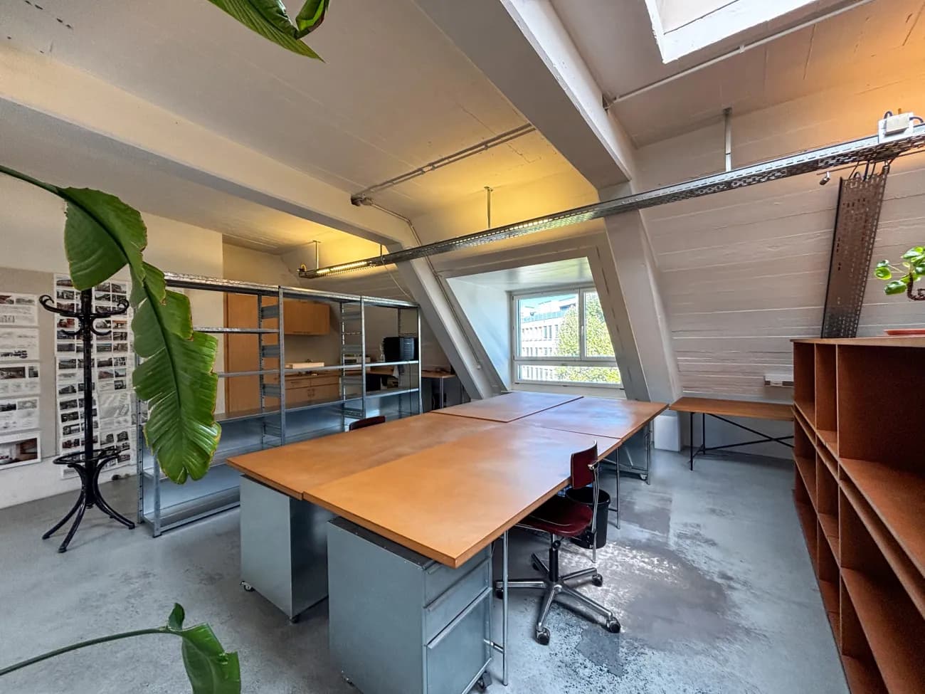 Arbeitsinsel mit 4 Arbeitsplätzen in Architekturbüro Zürich Wiedikon/Binz - 3