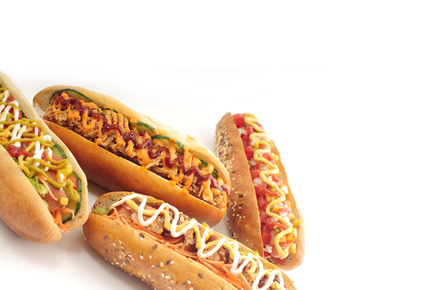 Wo gibt es gute Hot Dogs in der Stadt?