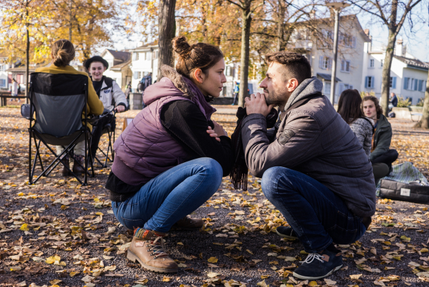 Wer kennt einen privates Gelände für das Eye Contact Experiment?