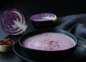 Rotkohl-Suppe mit Birne