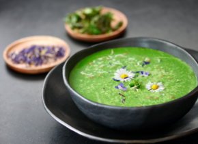 Grüne Glücks-Suppe aus Spinat - #stayhomeandcook