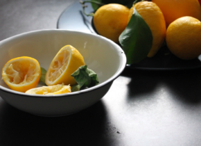 Frühlings-Detox am Morgen mit Zitronenwasser