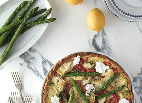 Bretonische Artischocken-Quiche mit grünem Spargel