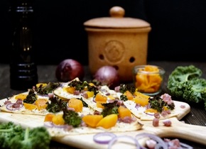 FLAMMKUCHEN MIT KÜRBIS UND KALE