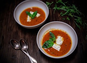 TOMATENSUPPE MIT BUFALA-MOZZARELLA