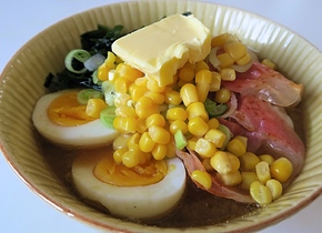 Miso-Mais-Butter-Ramen: Die Nudelsuppe hausgemacht: Japan...