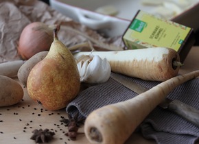 Geröstete Pastinaken-Suppe mit Birne