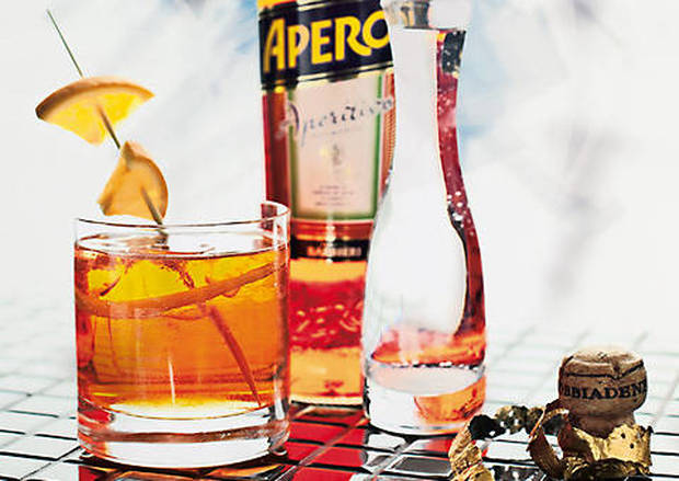 ORANGE REVOLUTION MIT APEROL SPRITZ