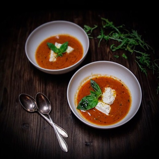 TOMATENSUPPE MIT BUFALA-MOZZARELLA