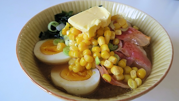 Miso-Mais-Butter-Ramen: Die Nudelsuppe hausgemacht: Japan...