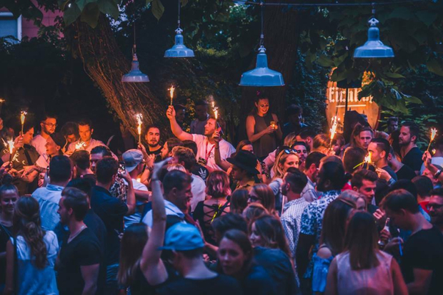 2x Tickets für einen exklusiven Frakmont Pubcrawl 