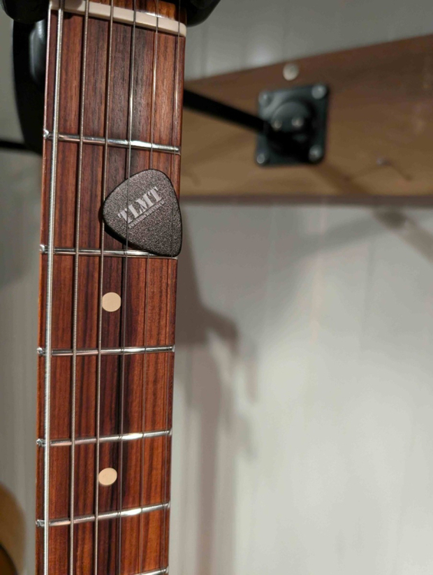 Crowdify Goodie: Plektrum Bass