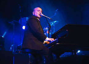 The Billy Joel Songbook spielt am 27.02.2025 in Volkshaus...