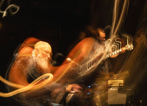 Weltpremiere von Terry Riley, Gyan Riley + Neue...