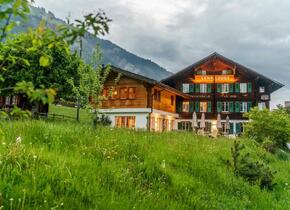 YOGA WOCHENENDE LENK LODGE – JUNI 2025