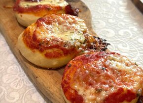 Private Italian Pizza/Focaccia Cooking Class and Dining