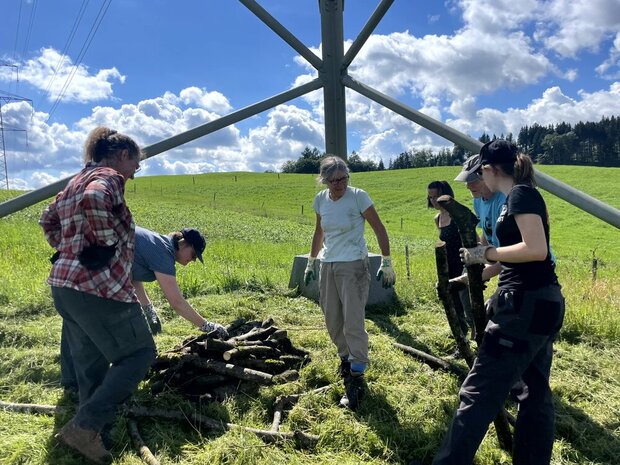 WWF-Einsatz – Heckenpflanzung beim Kamelwerk