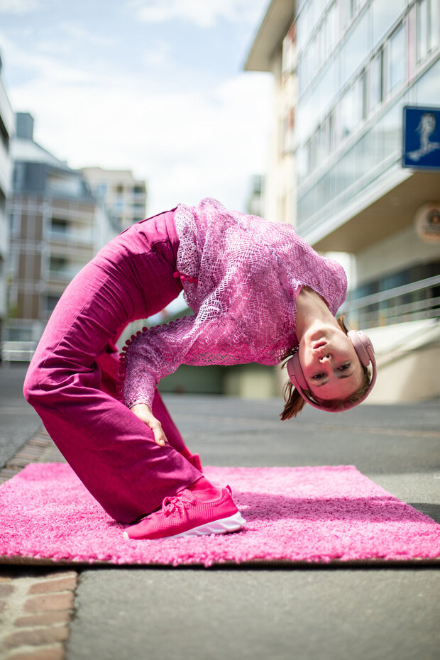 PINK CARPET - Tanzperformance der Nunzio Impellizzeri...