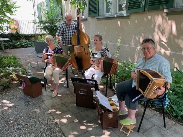 Musig i dä Beiz mit der Schlosskappelle