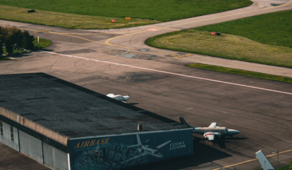 Techno auf dem Flugplatz