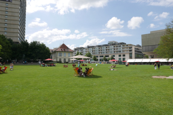 FRIBOURG: place au Café des Grand-Places