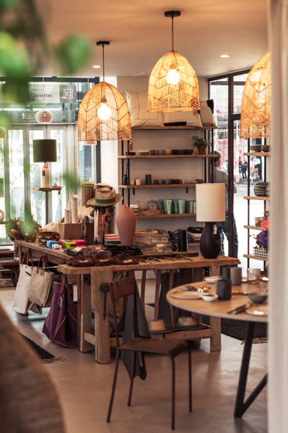 LAUSANNE: Une boutique pour faire du shopping ou boire un café