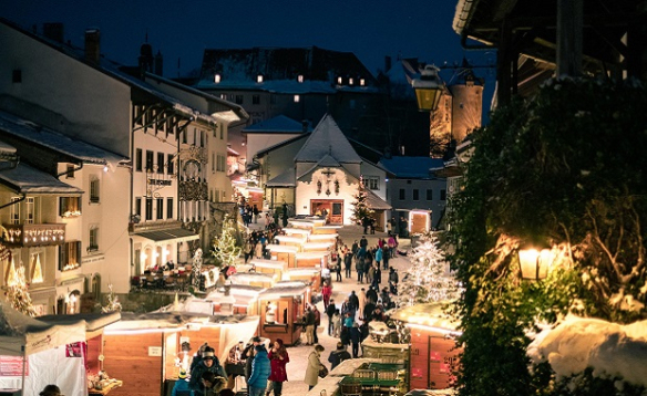 GRUYERES: Oh, le mignon marché de Noël!