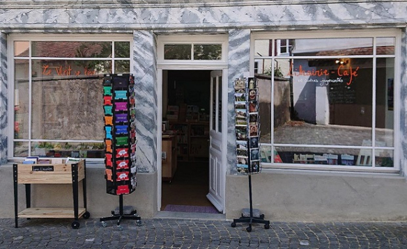 SAINT-URSANNE: Pousse la porte de la librairie-café de Phaedra