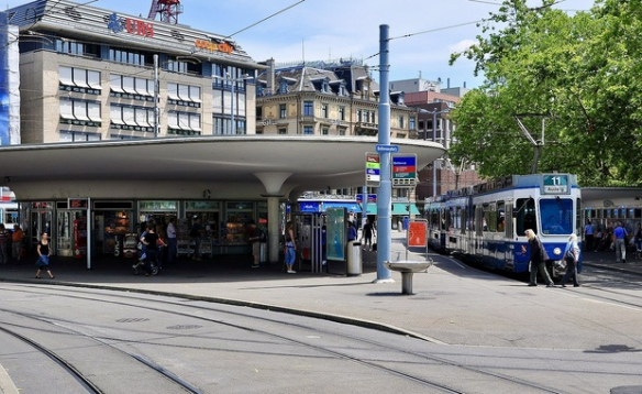 Zürichs Plätze im Interview: Bellevueplatz