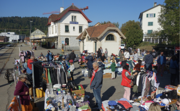 Güterschuppen-Flohmarktschlendern