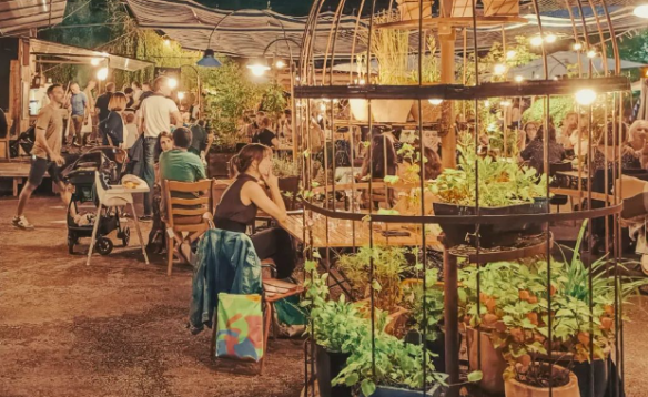 FRIBOURG: Bistro et sérénade sur la friche