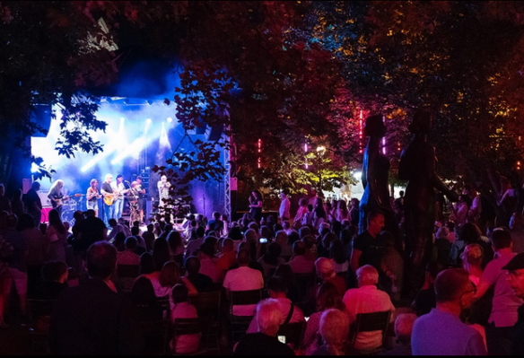 GENÈVE: Fanfare techno et hip-hop marionnettes