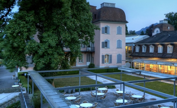 Im Steinhof ein Glacé schlecken