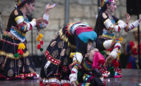 FRIBOURG: Un tour du monde dansé