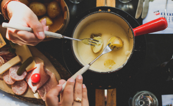 Eating: The 10 Cosiest Fondue-Stüblis In Town