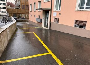 Aussenparkplatz neben Bahnhof Enge