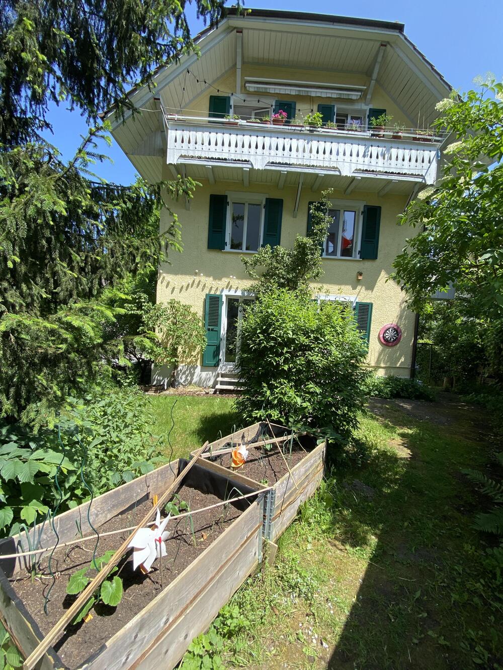 Zentrale 3.5-Zimmerwohnung (möbliert) mit Garten