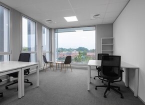 Bureau privé pour 3 personnes à Regus Lausanne Main Station