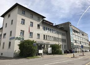 Bureau dans immeuble artisanal / Büro in Handwerksgebäude