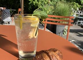 YOGA am Egelsee bei der Caffe Bar RIVA